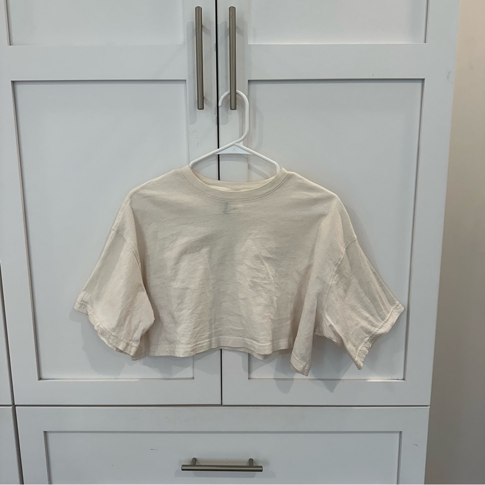 H&M Cream Cropped T-Shirt